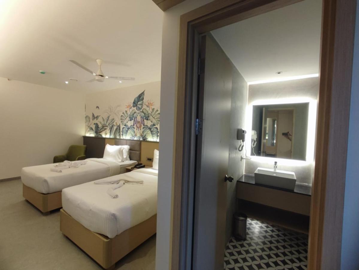 Signature Hotels Визакхапатнам Екстериор снимка